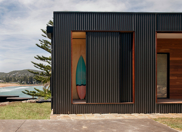 eco-friendly-beachside-box-house-6